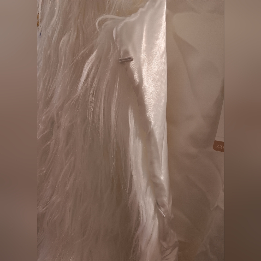 White Faux Fur Jacket XL NWOT - Picture 3 of 5